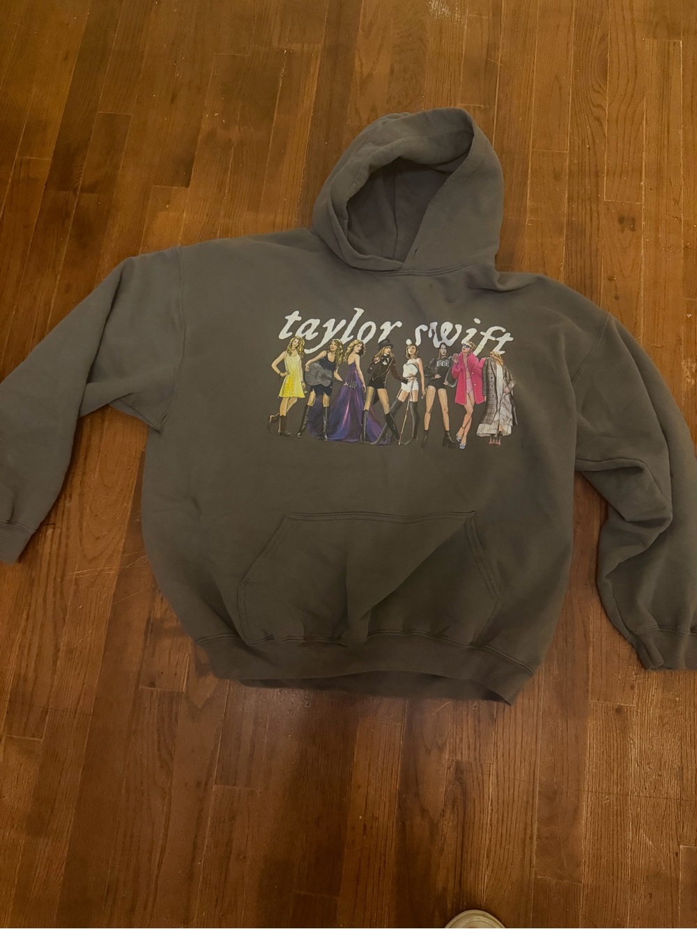 Taylor Swift Charcoal Pullover Hoodie with Multi-Figure Graphic size XL